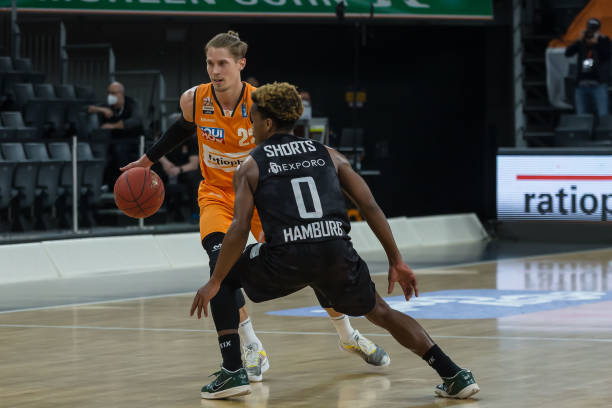 引发轩然大 引发轩然大