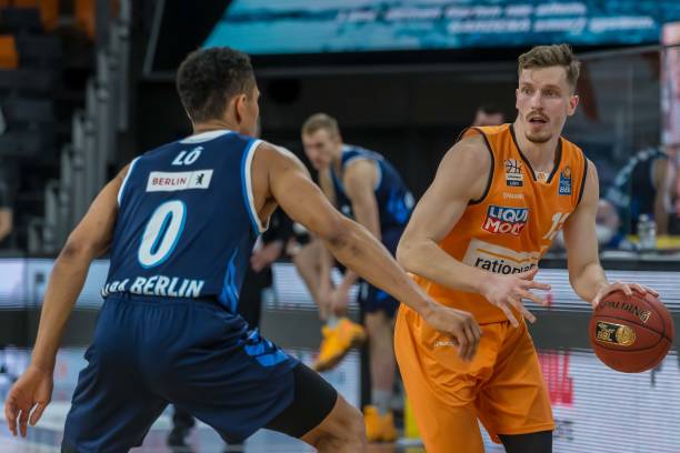 的强势地位 的强势地位