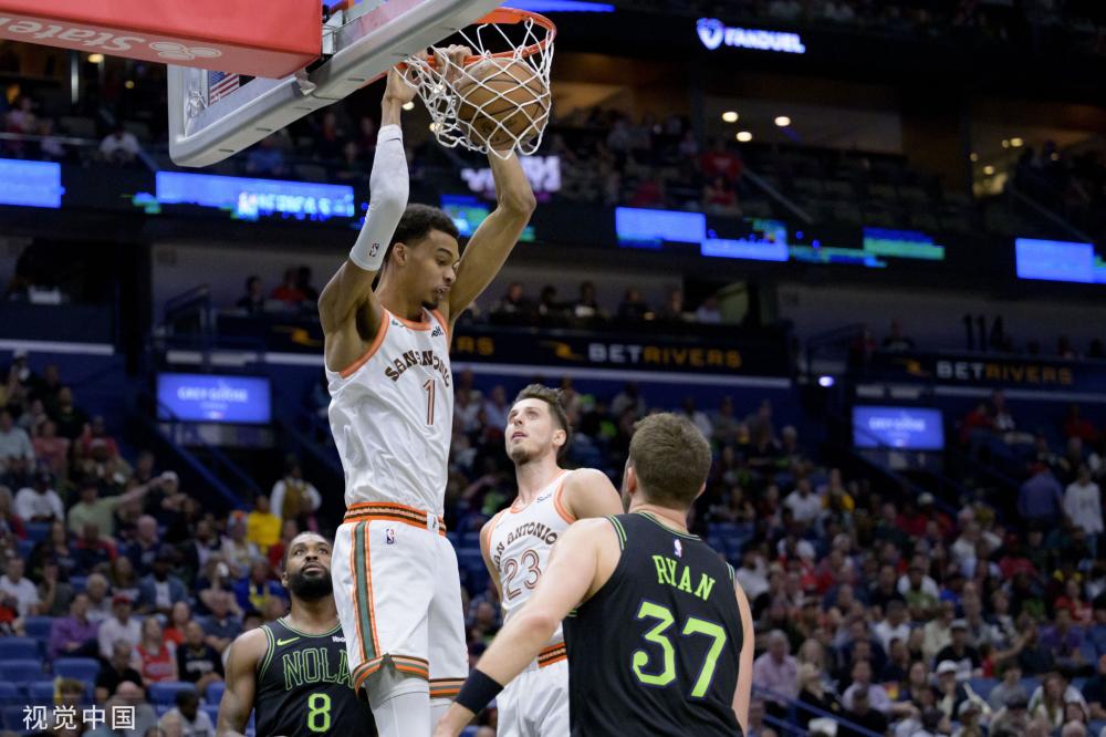 他会主动与 他会主动与